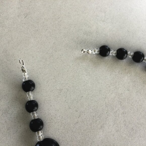 Stunning Black, Silver & Pearl Beaded Jewelry Set - Picture 4 of 8